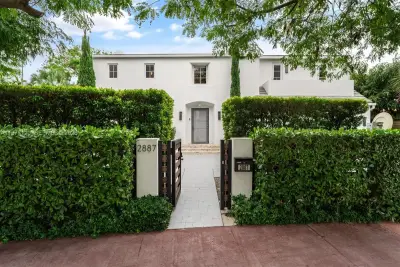 2887 Pine Tree Dr, Miami Beach: photo 1 of 44