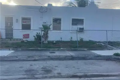 664 NW 77th St, Miami: photo 1 of 1