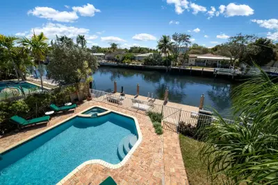 2046 NE 15th St, Fort Lauderdale: photo 1 of 83
