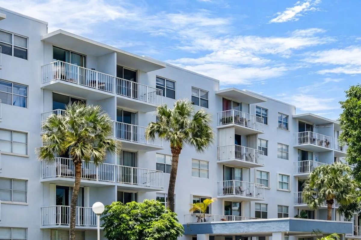 500 Executive Center Dr #2h, West Palm Beach: photo 1 of 12
