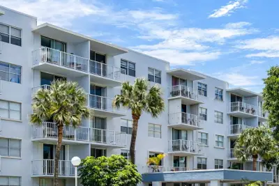 500 Executive Center Dr #2h, West Palm Beach: photo 1 of 12