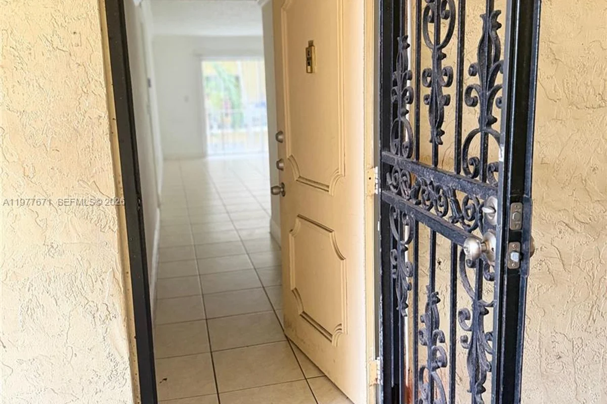 11925 NE 2nd Ave #B207, North Miami: photo 1 of 17