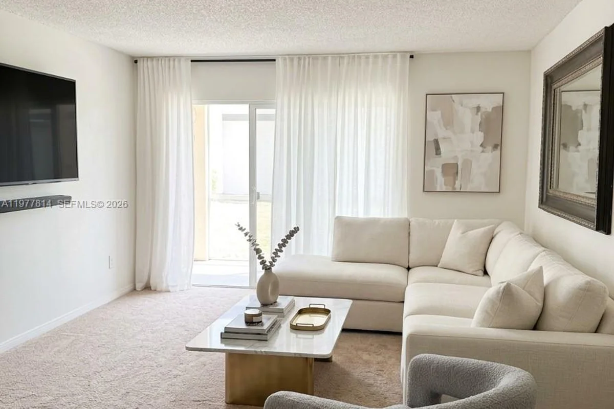 440 S Park Rd #4-102, Hollywood: photo 1 of 6
