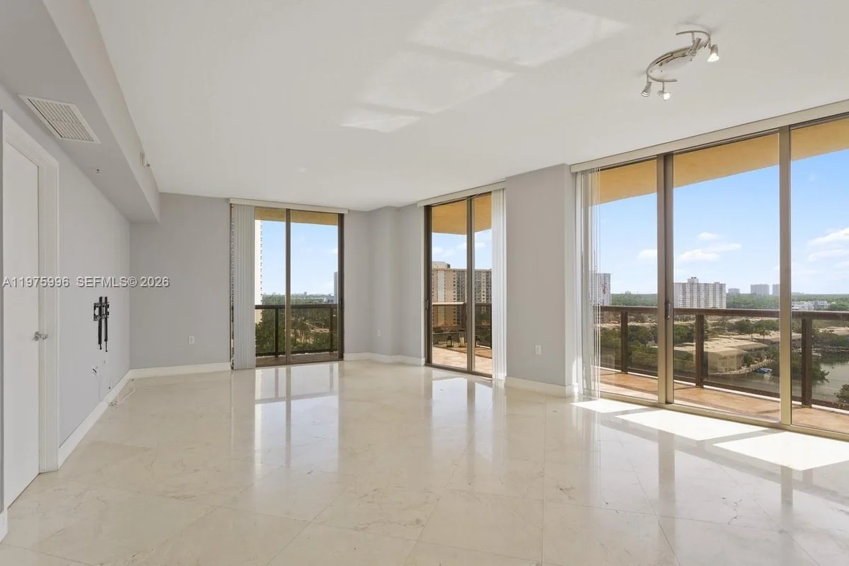 16275 Collins Ave #904, Sunny Isles Beach: photo 1 of 19