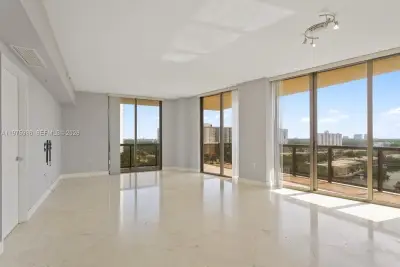 16275 Collins Ave #904, Sunny Isles Beach: photo 1 of 19