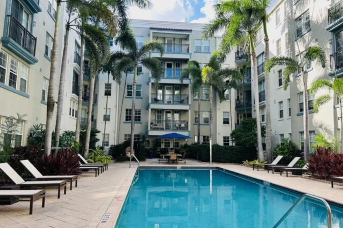 533 NE 3rd Ave #204, Fort Lauderdale: photo 1 of 23