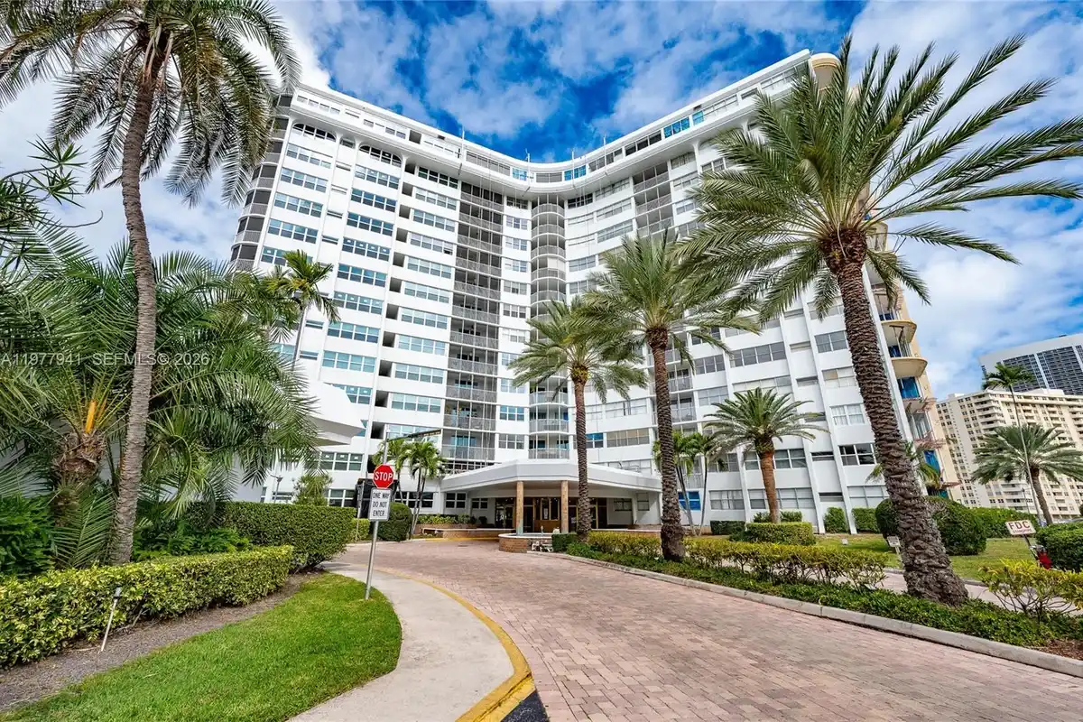 100 Golden Isles Dr #104, Hallandale Beach: photo 1 of 29