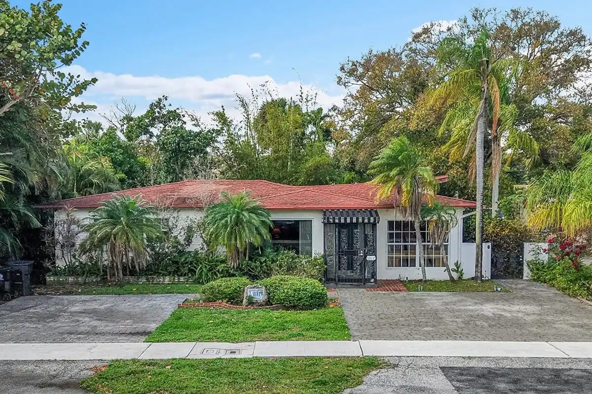 1317 SE 2nd Ave, Fort Lauderdale: photo 1 of 16