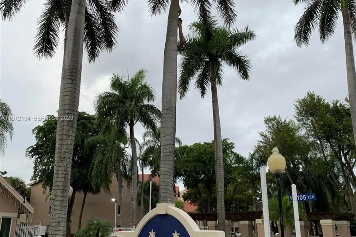 Condo in Miami: photo 1 of 16