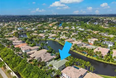 10221 Blue Palm St, Plantation: photo 1 of 59