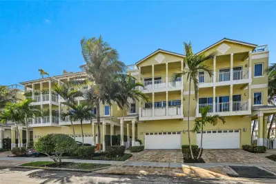 346 Elm St #A-10, Hollywood: photo 1 of 52