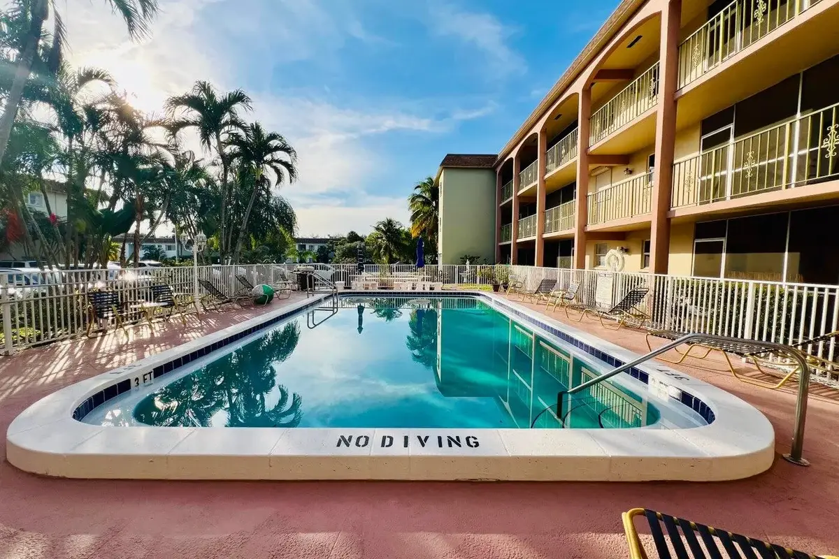 100 SE 6th Ave #303, Pompano Beach: photo 1 of 56