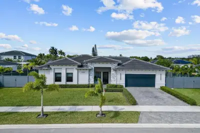 13351 SW 190th St, Miami: photo 1 of 45