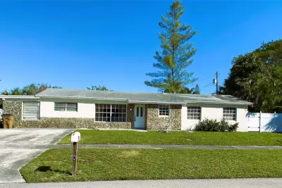 320 NW 4th Ave #1, Deerfield Beach: photo 1 of 33