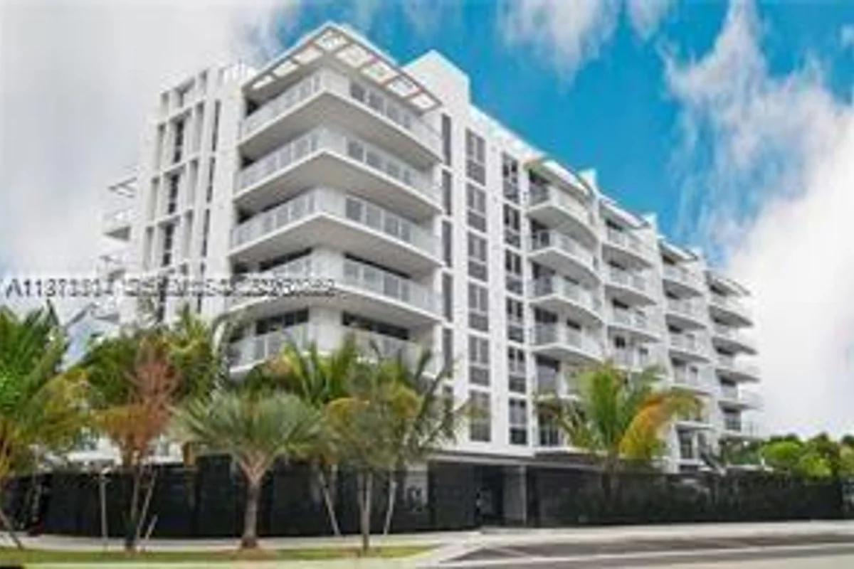 13800 Highland Dr #403, North Miami Beach: photo 1 of 17