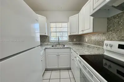 4140 Woodside Dr #107, Coral Springs: photo 1 of 24