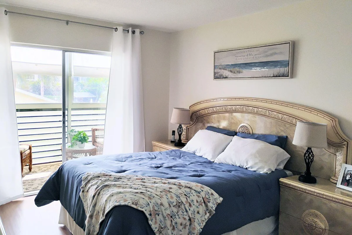 2562 N Garden Dr #206, Lake Worth: photo 1 of 25
