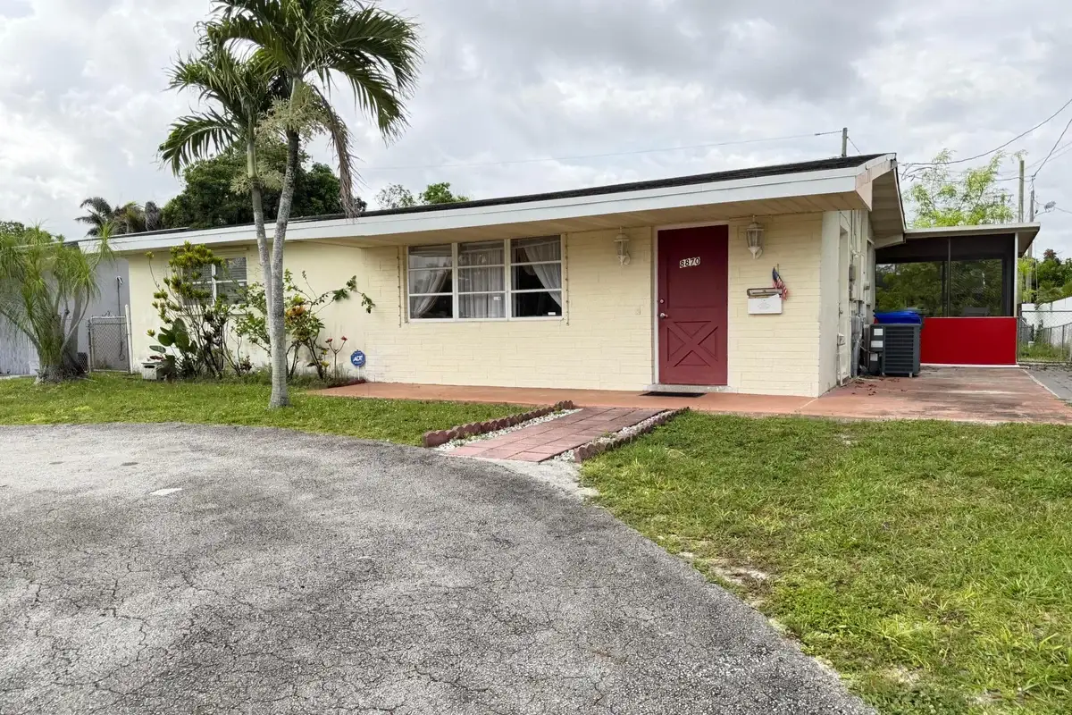 8870 Taft St, Pembroke Pines: photo 1 of 20