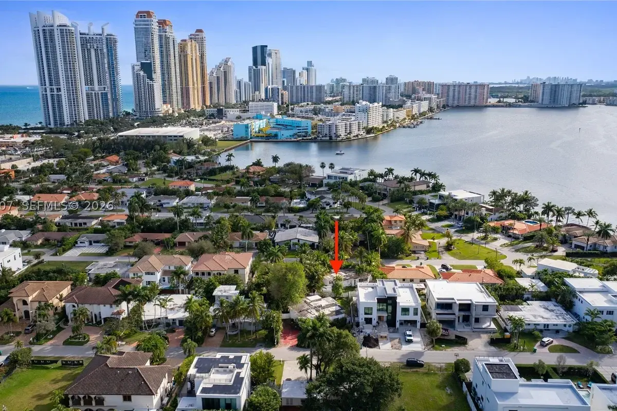 331 188th St, Sunny Isles Beach: photo 1 of 5