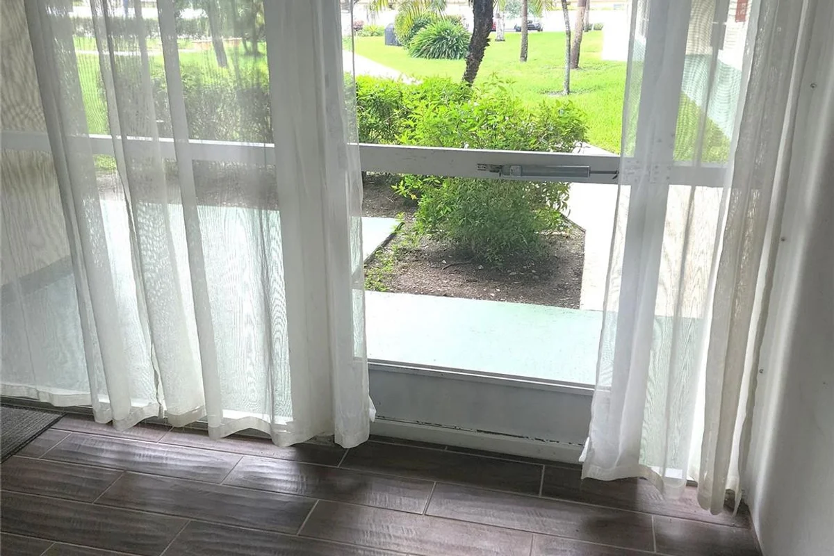 804 SE 7th St #101, Deerfield Beach: photo 1 of 15