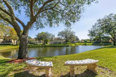 40 Essex Ct #A, Royal Palm Beach: photo 1 of 15