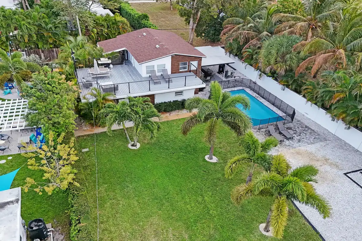 311 SE 3rd Ave, Delray Beach: photo 1 of 63