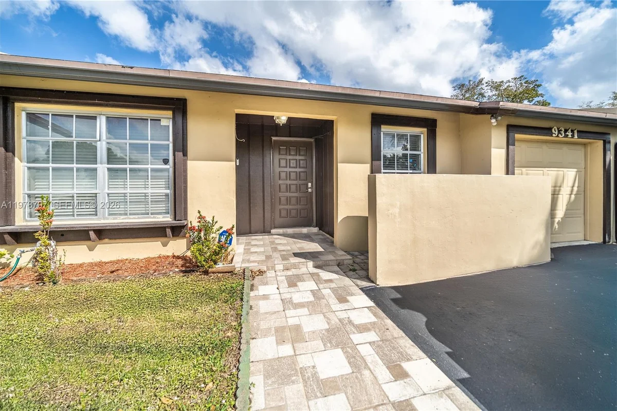 9341 E Fern Ln, Miramar: photo 1 of 30