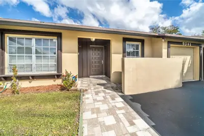 9341 E Fern Ln, Miramar: photo 1 of 30