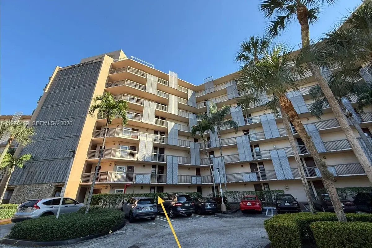 3301 N Country Club Dr #106, Aventura: photo 1 of 18