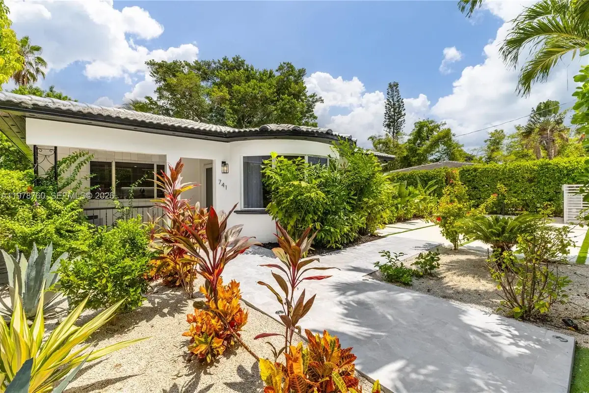 741 NE 87th St, Miami: photo 1 of 26