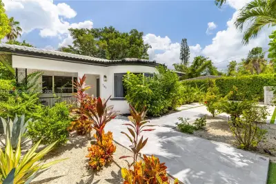 741 NE 87th St, Miami: photo 1 of 26