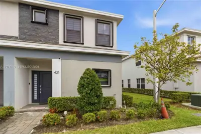 421 NE 1st Dr, Florida City: photo 1 of 24