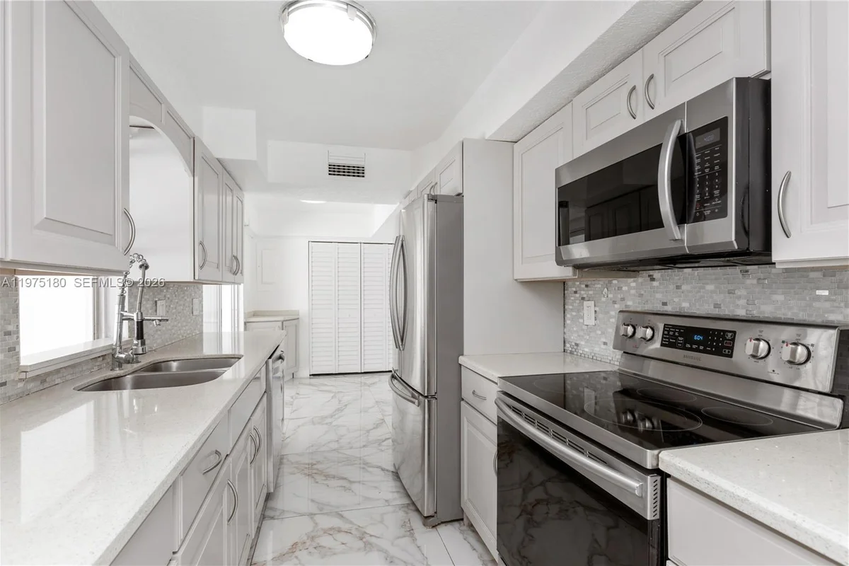 7906 NW 74th Ave, Tamarac: photo 1 of 38