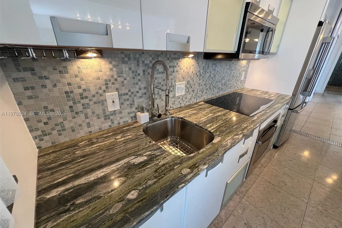 1340 Lincoln Rd #705, Miami Beach: photo 1 of 21