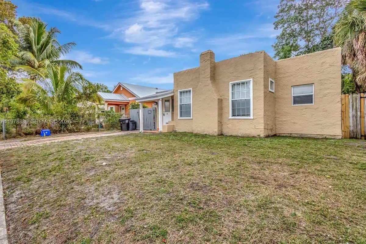 630 33rd St, West Palm Beach: photo 1 of 21