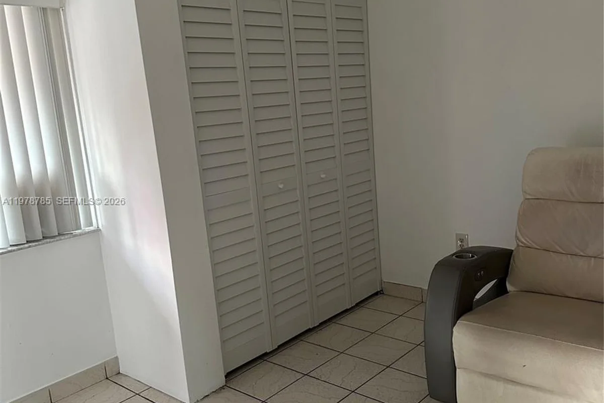 2194 W 60th St #22213, Hialeah: photo 1 of 9