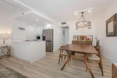 300 SW 134th Way #212E, Pembroke Pines: photo 1 of 18