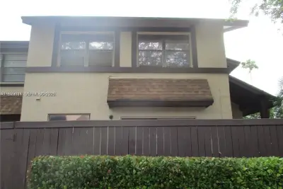 1760 Bayberry Dr, Pembroke Pines: photo 1 of 5