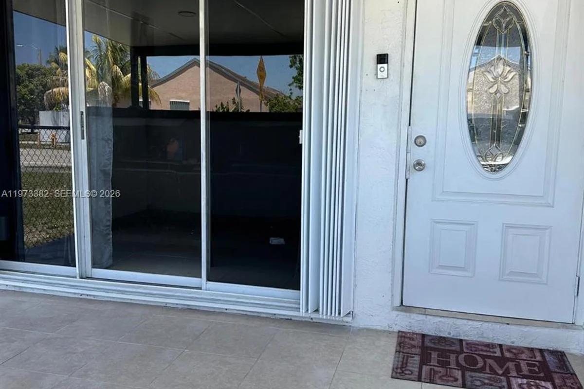 3242 NW 203rd St, Miami Gardens: photo 1 of 9