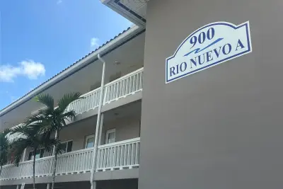 900 SW 12th St #202, Fort Lauderdale: photo 1 of 27