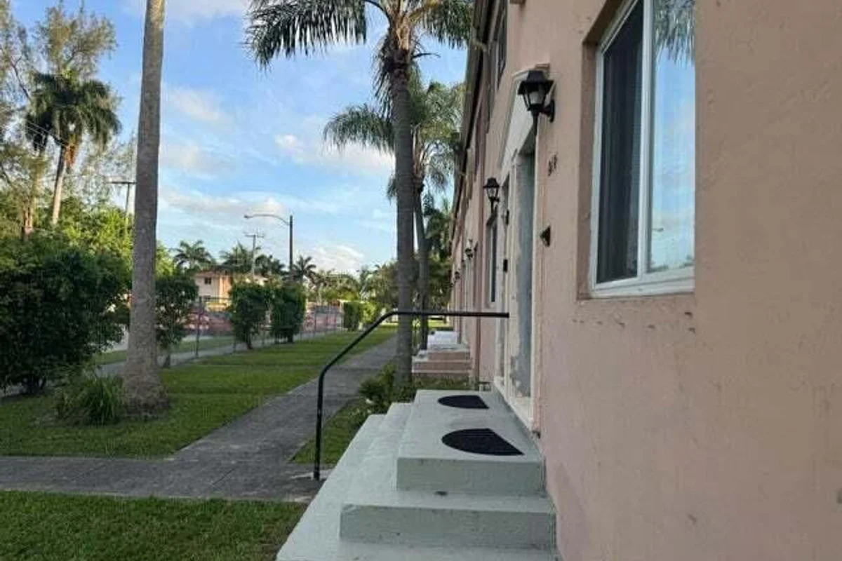 8428 NW 2nd Ave, Miami: photo 1 of 15