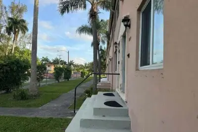 8428 NW 2nd Ave, Miami: photo 1 of 15