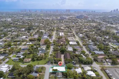 3431 NE 13th Ave, Oakland Park: photo 1 of 23