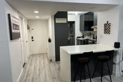 931 NE 199th St #102-22, Miami: photo 1 of 14