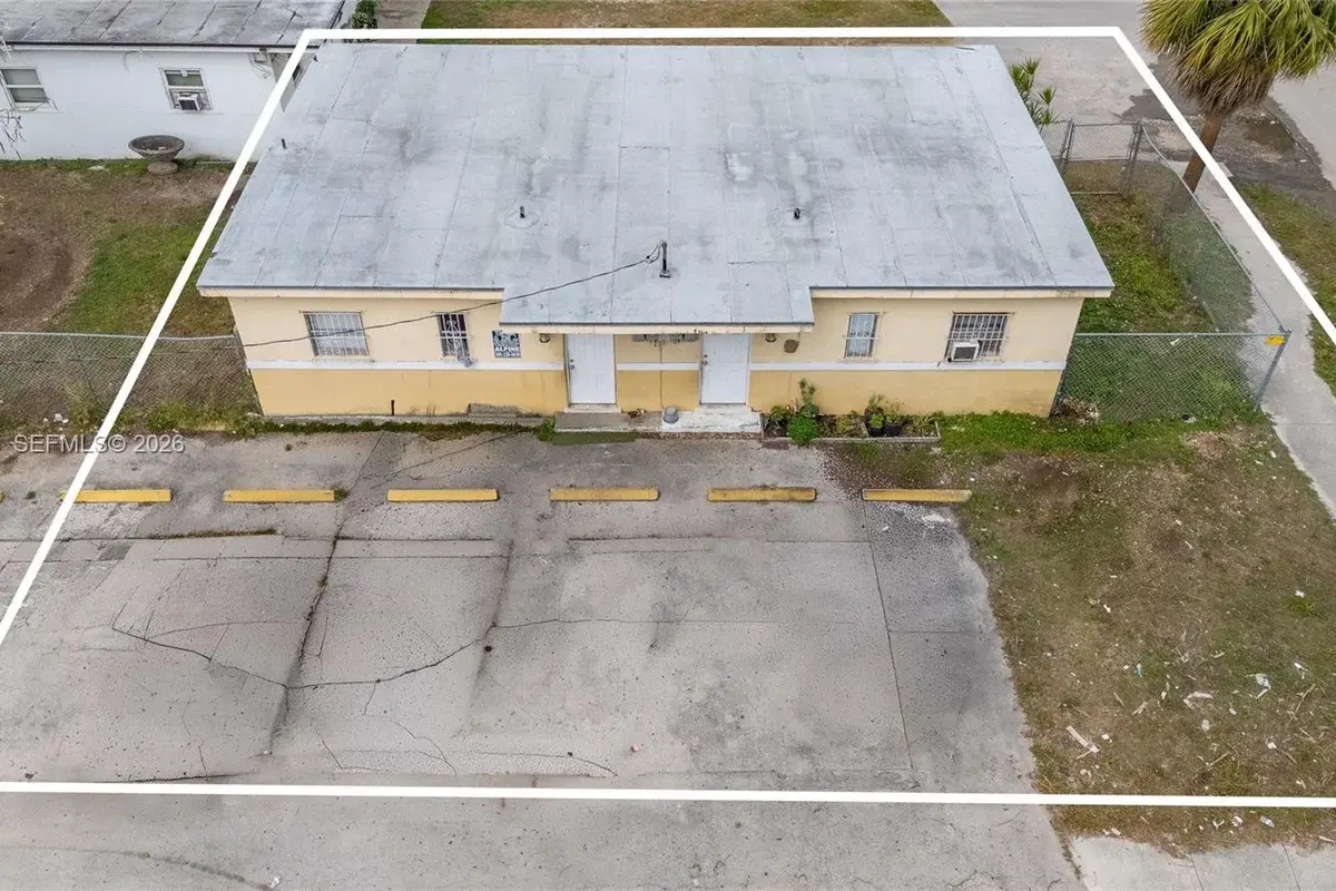 1101 SW 2nd St, Homestead: photo 1 of 17
