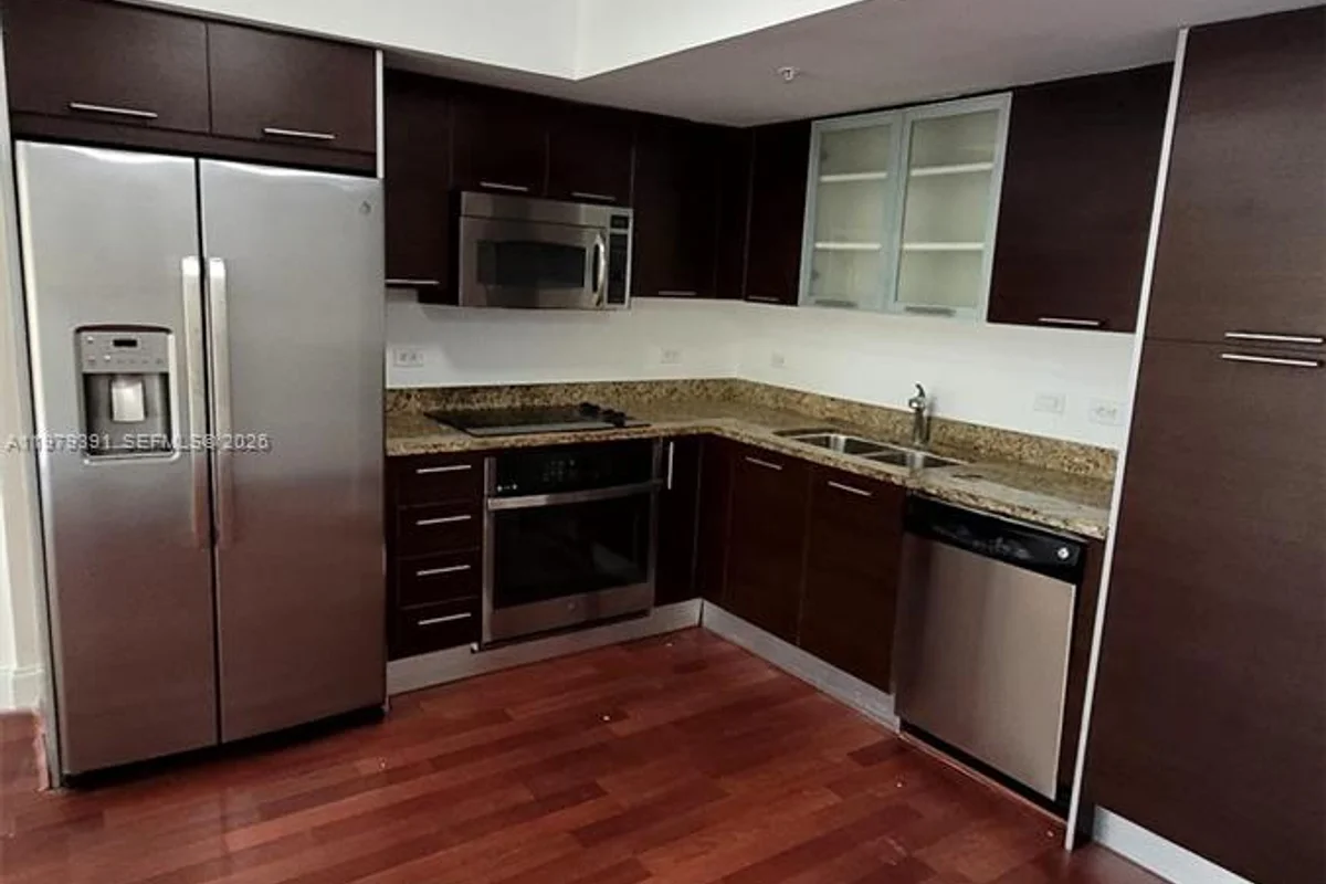 41 SE 5th St #709, Miami: photo 1 of 16
