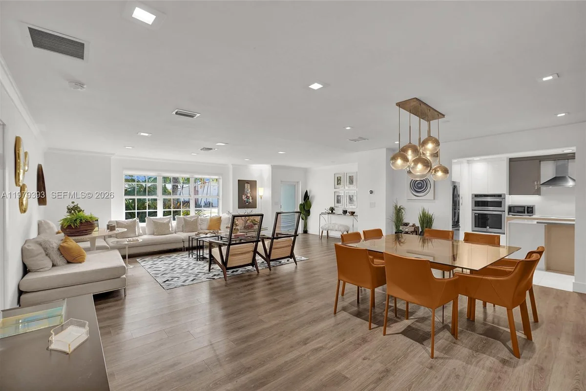 2301 NE 196th St, Miami: photo 1 of 65