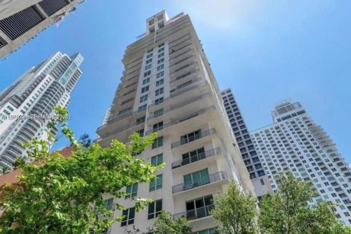 234 NE 3rd St #608, Miami: photo 1 of 21