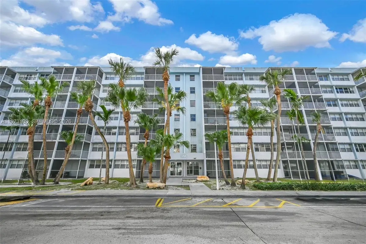 700 NW 214th St #321, Miami Gardens: photo 1 of 40