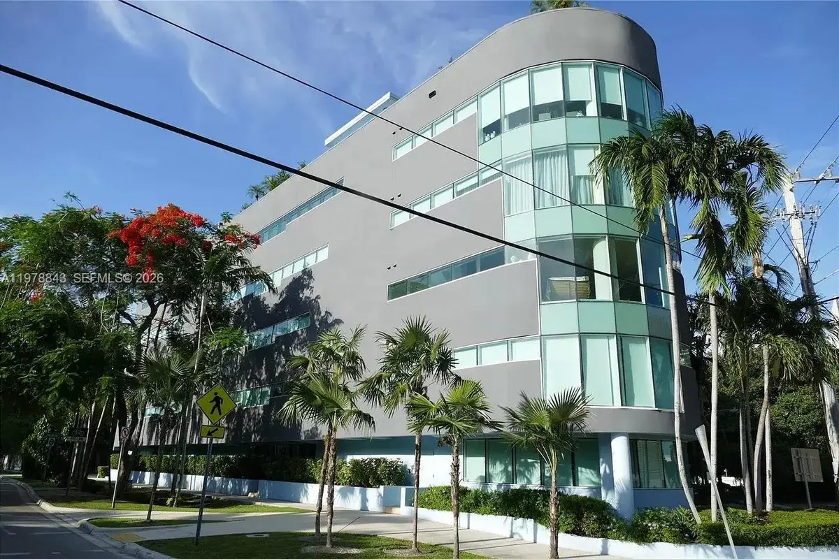 2699 Tigertail Ave #14, Miami: photo 1 of 28
